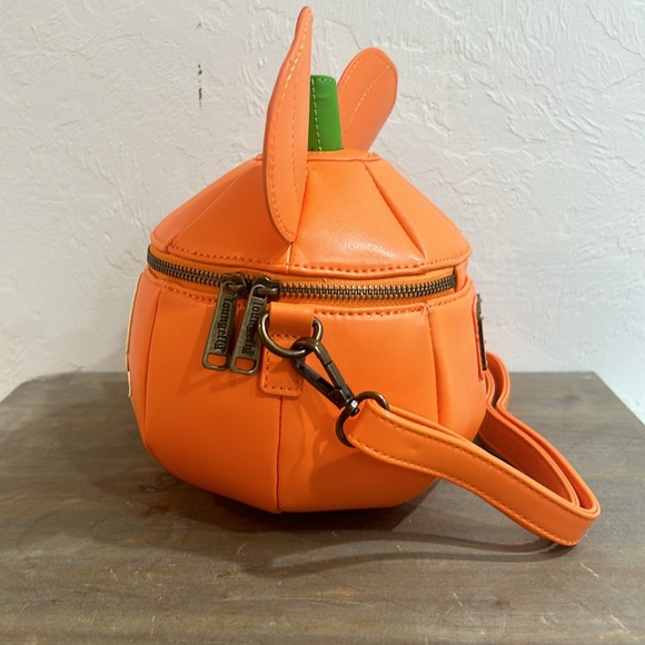 NWT Loungefly Mickey Mouse Mick-O-Lantern Crossbody Bag - Picture 5 of 11